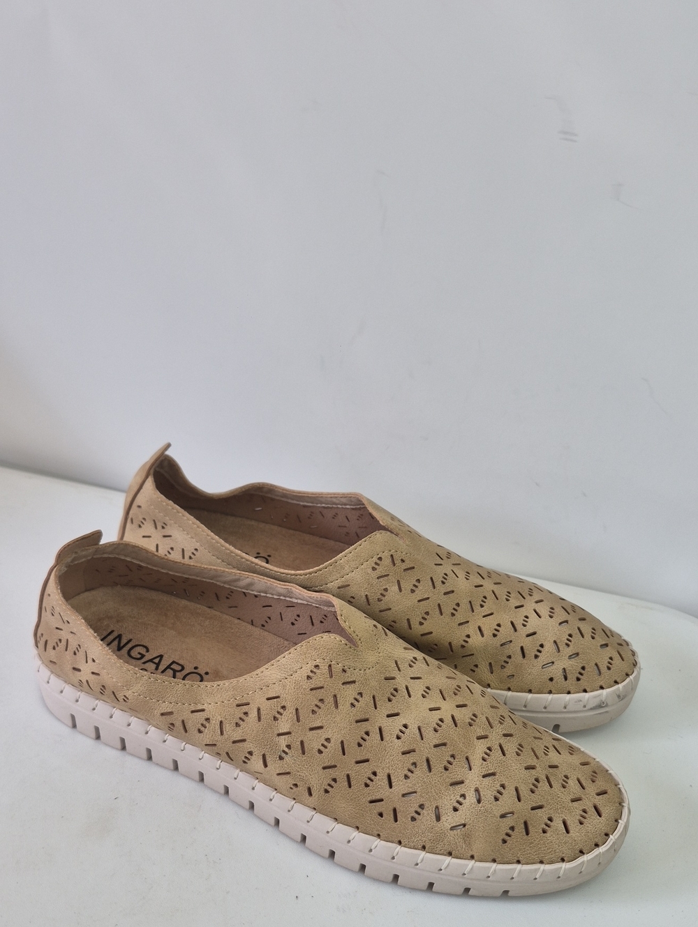 Ingaro‎ Tan Perforated Slip-On Loafers Size 7.5